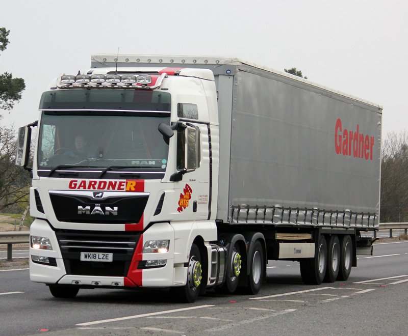 The bid red stripe means its a Gardner European from Plymouth seen all over the UK @mantruckbusuk lorryspotting.com #trucks