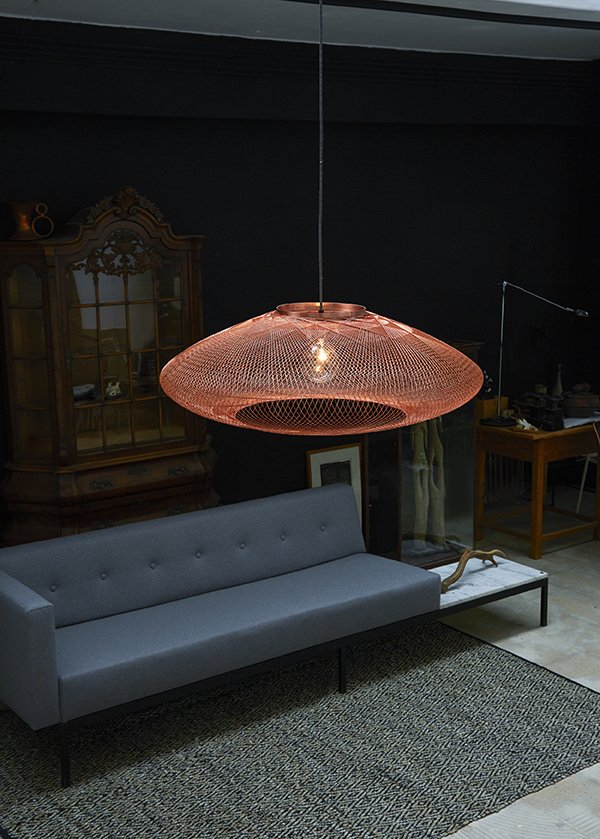 vantellingen_nl's tweet image. Atelier #Robotiq is een #ontwerpstudio uit Rotterdam, opgericht door ontwerpers #SørenBlomaard en #Anne-LiseHeydra. Ontwerpen waarbij #luchtvaarttechnologie, #productontwerp, #beeldende kunst en robotica worden gecombineerd. 
#ufo #dutchdesign #lightdesign #vantellingeninterieurs