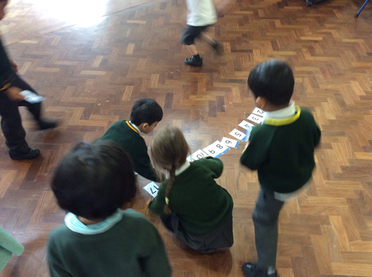 MrsStevensonEPS's tweet photo. Welcome back! We have started our first day of Summer 1 with #maths Put the numbers in order. Who will be the fastest? #earlymaths #number #firstdayback #SummerTerm #Reception #eyfs #fastestfirst #order https://t.co/jC3Me8KNeu