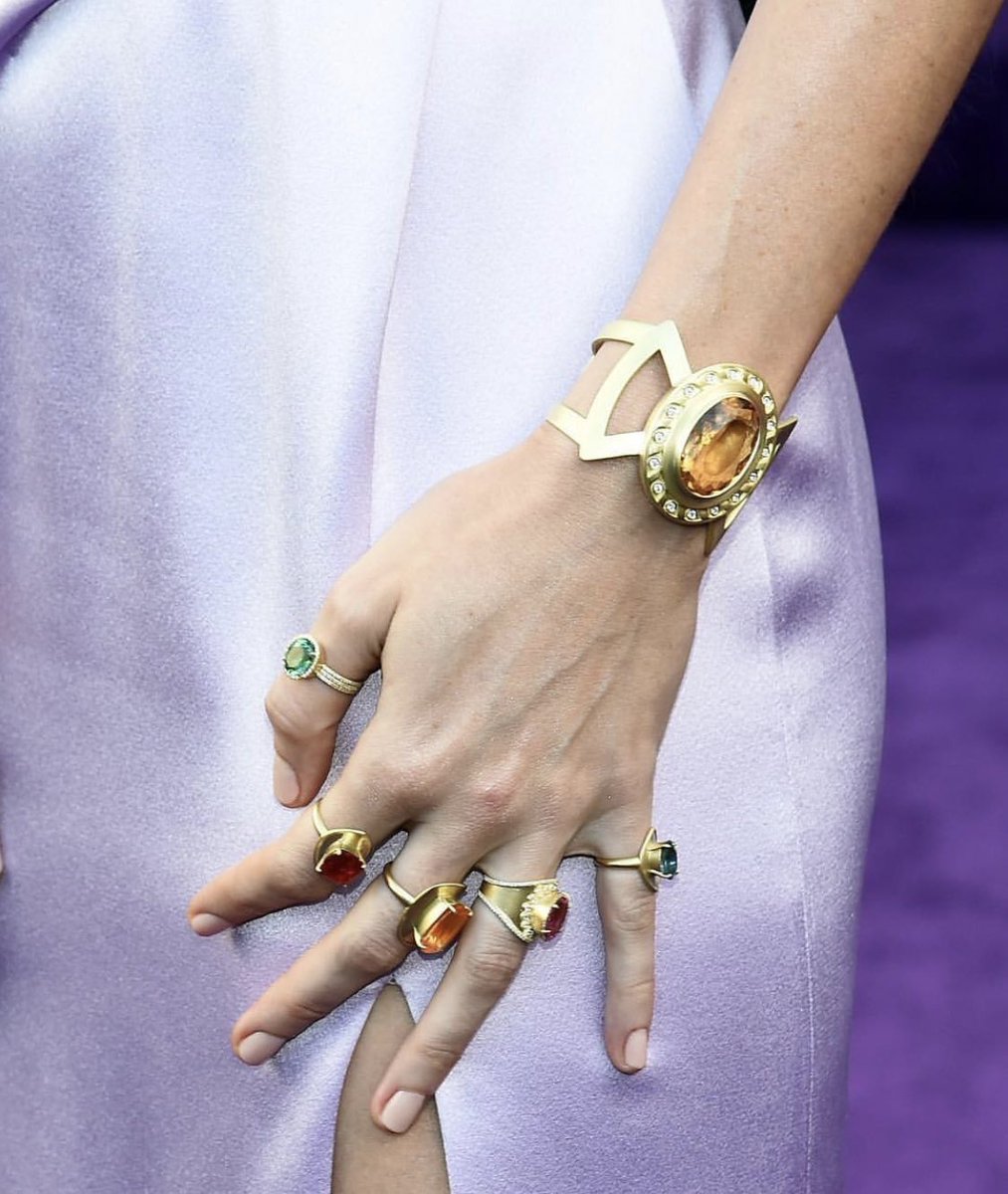 Sergio_616's tweet photo. Ojito al detalle de Brie Larson en la premiere de #AvangersEndgame. Jefaza. https://t.co/nicp7G6FFY