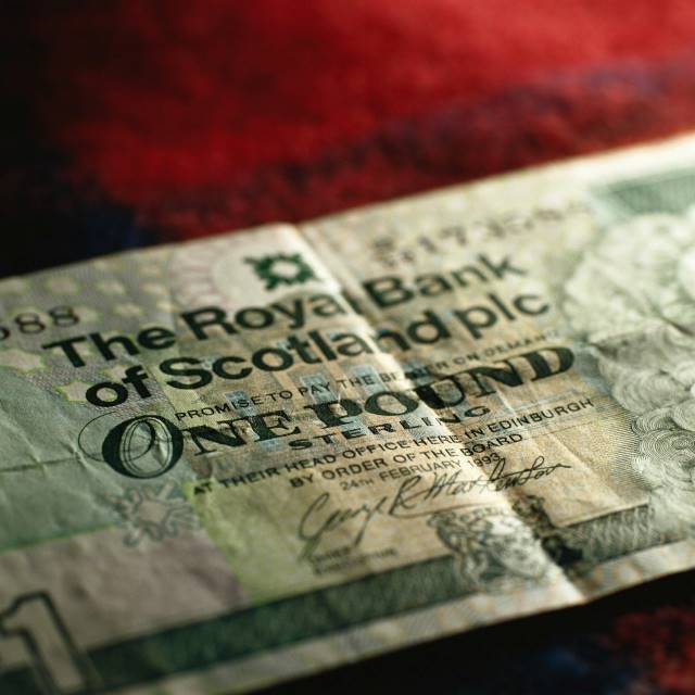 LondonLovesBiz's tweet image. Survey suggests a third of English people think Scottish notes are fake #ScottishBankNotes - londonlovesbusiness.com/survey-suggest…