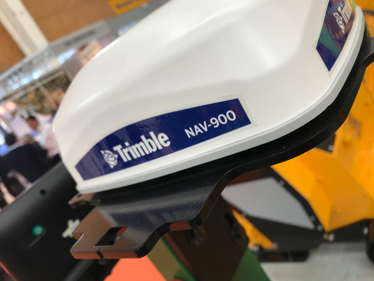 Vantageoeste_pt's tweet photo. 📣 Esta semana vamos visitar a feira @ovibeja. Se pretende ver ao vivo o mais recente #GPS e a @Trimble_Ag autoguiada para o seu #tractor envie-nos um email para 👉 info@vantageoeste.pt Estamos à sua espera! #Ovibeja2019 https://t.co/fyZiNncjPJ