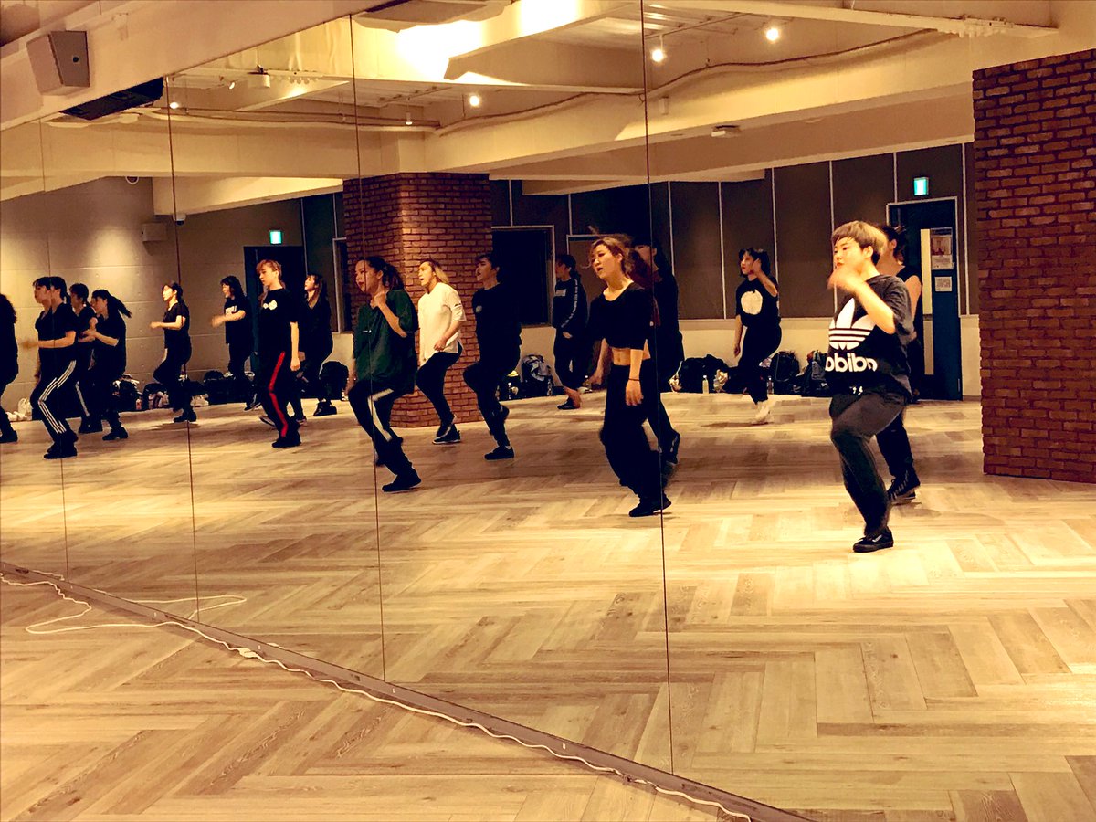 datokyo2006's tweet photo. TWICE DOME TOUR2019 #Dreamday サポートダンサー
📸
TWICE東京ドーム公演の現地サポートダンサーとしてDATOKYOから30名の学生が出演を果たしました🤗
#datokyo #dance #shibuya
#TWICEDOMETOUR2019 #東京ドーム https://t.co/7hQTcJmnXs
