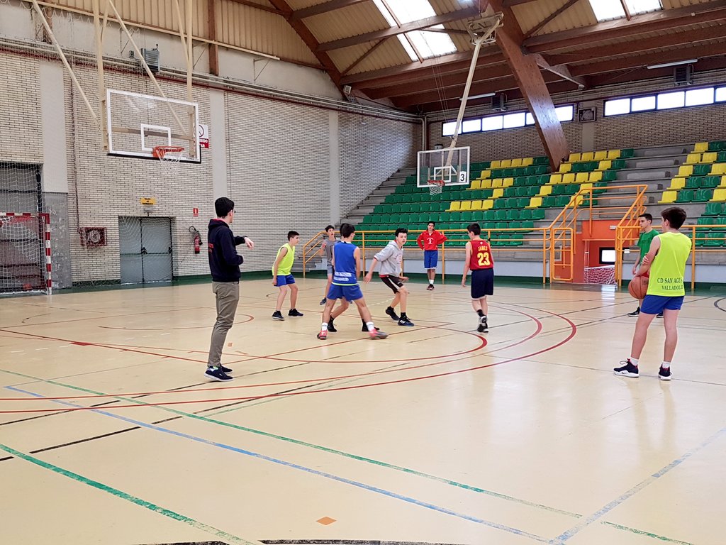 BasketSanAgus's tweet photo. Aprovechando el último día de vacaciones para mantener el ritmo para los próximos encuentros 🏀🏀
Nuestro cadete masculino y el infantil femenino siguen en forma.
Se nota, se siente, SanAgus está presente 💪💪
#FamiliaEspartana
#123SanAgus https://t.co/BciLlVEYvz