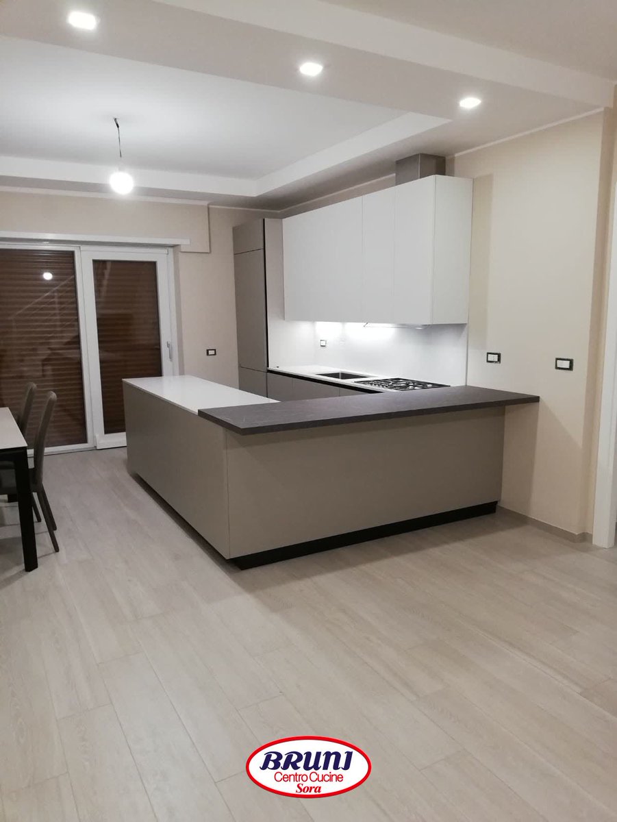 brunicucine's tweet photo. Matilda e Francesco ci inviano le foto della loro magnifica Liberamente by Scavolini. Una sola parola: magnifica! 😍

Hai anche tu una cucina #bellabuonabruni? inviaci le foto a foto@brunicucine.it o tramite messaggio qui su facebook messenger. Ti aspettiamo!

#kitchen #design https://t.co/B8SAKOu4V8