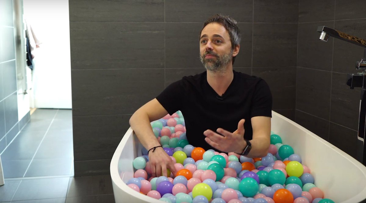 myrhline's tweet photo. 🤩@david_bernard nous donne sa vision du #BienÊtreAuTravail, c'est notre interview baignoire du mois🛀
▶https://t.co/j8NnZ0Hqpm
@AssessFirst #RessourcesHumaines #lovemyjob #Smile #mardiconseil https://t.co/rKadIKavef