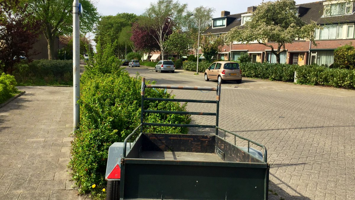 BarthoKarlas's tweet photo. Vandaag controleren wij o.a. op aanhangwagens die langdurig stil staan. Dit is hinderlijk, vooral in de straten waar al een behoorlijke parkeerdruk is. #lansingerland @WijkboaB https://t.co/Sovz83Kp13