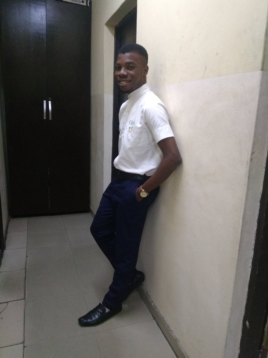 Alaba589's tweet photo. I'm just that simple guy ๐ฆ with a heart ๐ of gold ๐
Drop a pix of you at work ๐ผ
Me; ๐๐๐
#WorkResumeToday
#TuesdayThoughts
#PictureFun
#ShowYourStyle https://t.co/sjiA2u899j