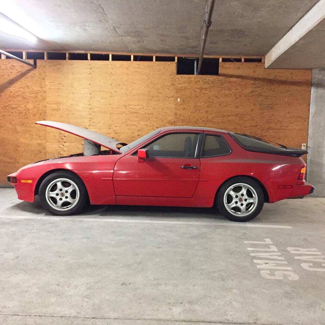 miatatweets's tweet photo. my neighbour's dusty yet clean AF 944 is finally plugged in and getting ready for the summer after sitting for a couple of years ๐
.
.
.
#barnfinds #porsche #porsche944 #944 #germancar #coupe #classiccar #carsofvancouver #vintagecar https://t.co/kT6ys3qLOJ
