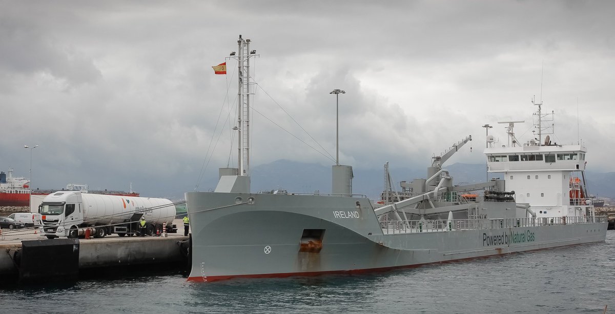 PuertoAlgeciras's tweet photo. 🆕 El Puerto de #Algeciras acoge mañana miércoles la III Conferencia CORE LNGas hive #LNGAlgeciras #Bunkering #IMO2020 #CoreLNGashive https://t.co/EVSrqGKU94 https://t.co/nDReQNGImX