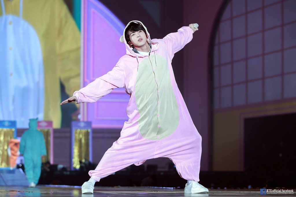 d0_n0tt's tweet photo. Kim seokjinnnn
Worldwide handsome...

#BBMasTopSocial BTS @BTS_twt https://t.co/o5VKpbJIsA