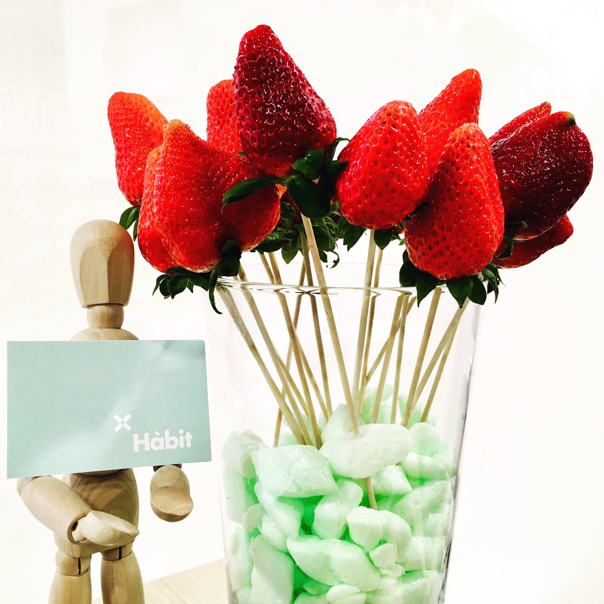 HabitCardona's tweet photo. Bon dia i Feliç diada de Sant Jordi!! Enguany dolces roses pels nostres clients. Vine a buscar la teva #centrehàbit #habitcardona #ensagradacuidarteacardona #femsalutcardona #hàbitfitness #diadadesantjordi2019 https://t.co/swhtPnm331