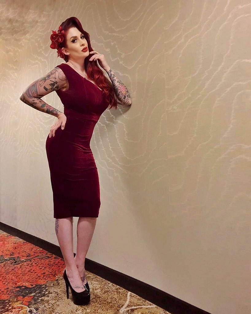 Red_Dodge's tweet photo. Is that dress felt?
It is now. 🥁
Obligatory hallway @viva.las.vegas.vlv picture. ❤️
.
.
.
#reddodge #tattooedjessicarabbit #redleader https://t.co/eY82a6vZ8M
