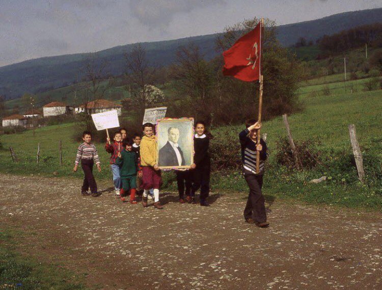 “Bütün cihan bilmelidir ki artık bu devletin ve bu milletin başında hiçbir kuvvet yoktur, hiçbir makam yoktur. Yalnız bir kuvvet vardır. O da millî egemenliktir. Yalnız bir makam vardır. O da milletin kalbi, vicdanı ve mevcudiyetidir." Mustafa Kemal Atatürk #23Nisan1920