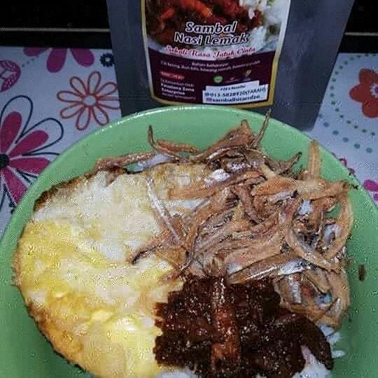 DayahYunus's tweet image. Pagi pagi anak minta nasi lemak
Rushing nak p kerja tumis tumis hangit pulak dah 
Mudah dengan #sambalnasilemak kami
Ws0143379875 igshop @hdyahshop
#sambalinstant
#sambalreadymade
#sambalsiap
#stokpuasa
#sambalbelimbinghitam
#sambaltravel
#sambaljimatstudent