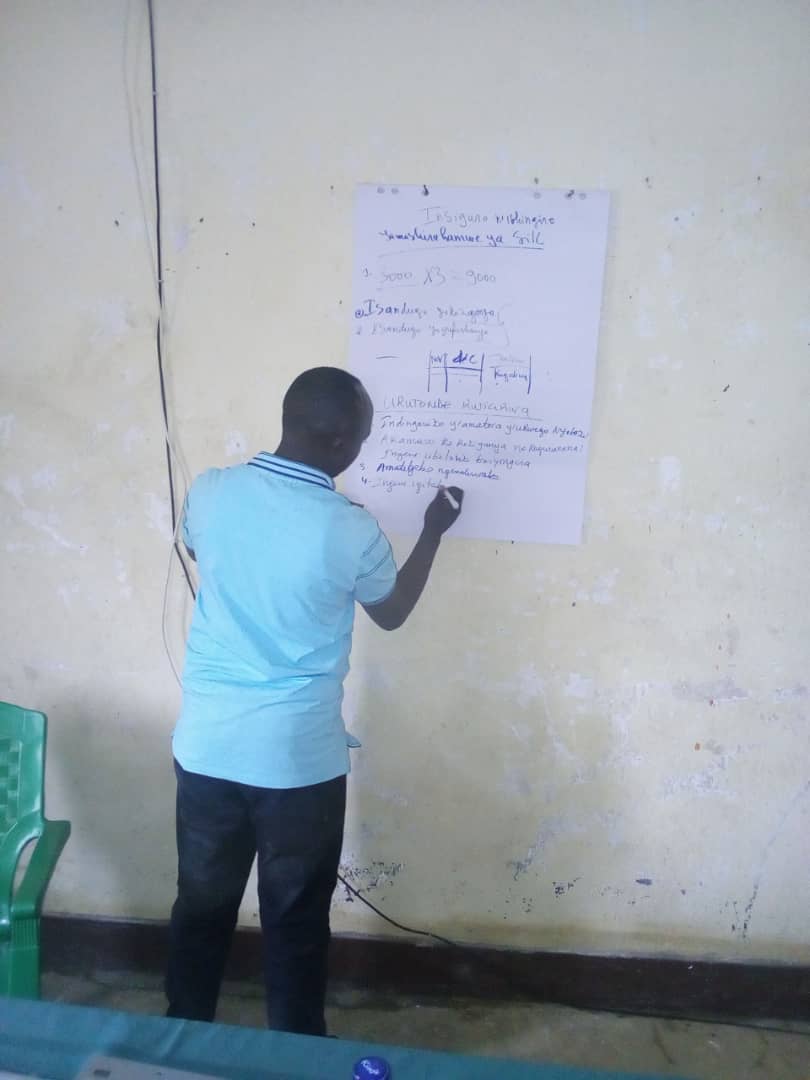 CIDEP2's tweet photo. 22-26 avril, format° sur l'approche #SILC (Saving Internal lending community) des membres du comité de vigilance citoyenne du #CIDEP à #Bukinanyana et #Mugina ds le cadre du projet Promouvoir la #Gouvernance citoyenne https://t.co/dqI2qwrUP6