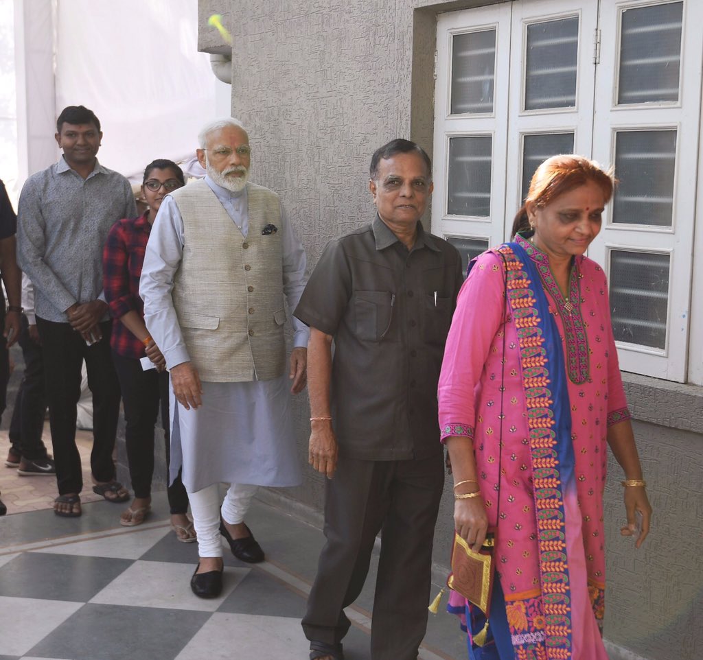 amitmalviya's tweet photo. Prime Minister Modi in queue to vote. #AayegaToModiHi https://t.co/lvqIw3nDIS