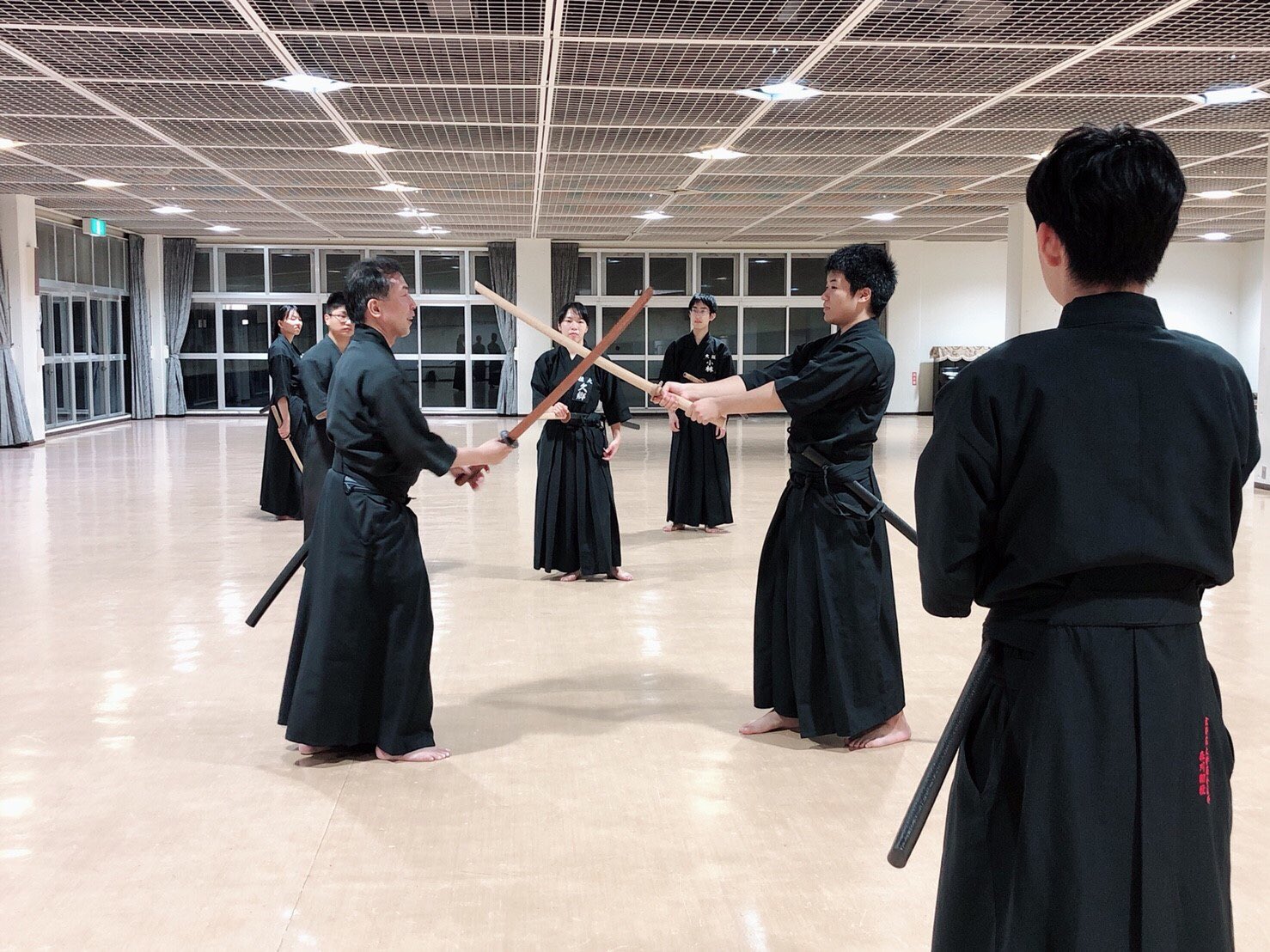 京都橘大学居合道部 こんにちは 1回生の方で サークル 部活まだ決めかねているという方 ぜひ 1度居合道部に見学 体験来てください もしかしたら そこの貴方も居合のセンスがあるかもしれませんよ 既に入部してくれている1回生もみんないい