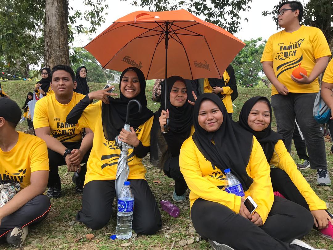 mediadaiskag's tweet photo. FPN Family Day 🌈 Lets get fit together and have some fun! A lot of games and prizes awaits you ⚽🏅✨

#FPNBonding
#MEDIAdihati
#FITSELALU https://t.co/rxlTD3TOgG