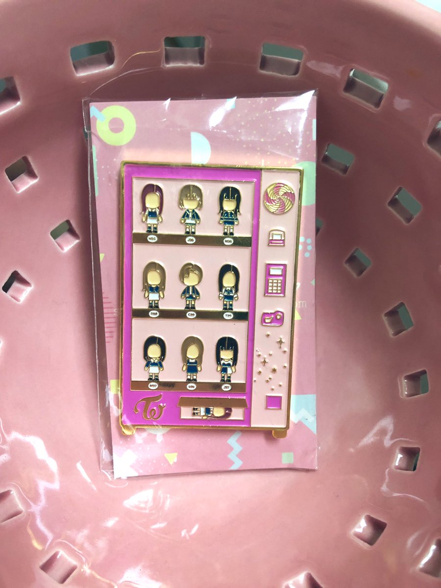 eightpaint's tweet photo. it’s twice day and my twice pin came from @SimsPins and it’s a day! https://t.co/RsU1h6sSFJ