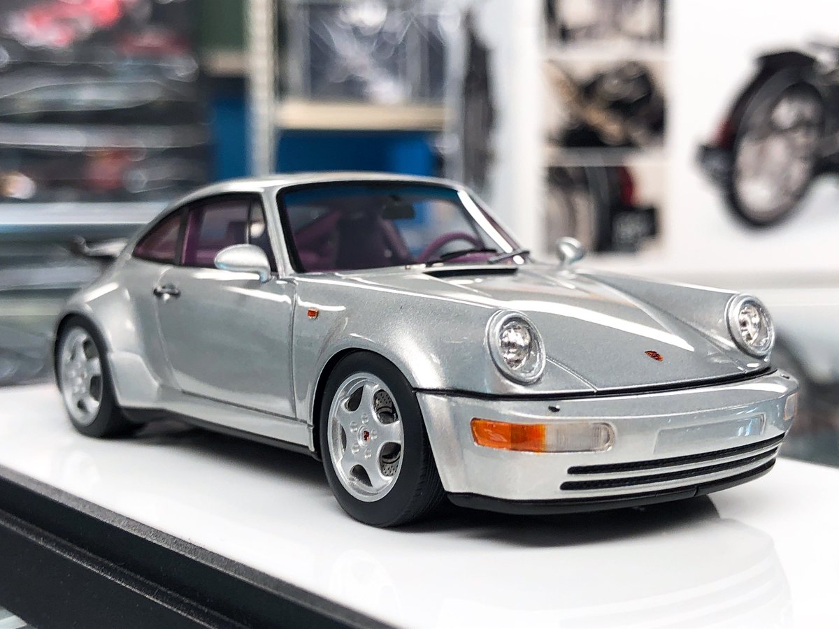 ミニカーショップ ポストホビー新宿店 V Twitter ヴィジョンの新商品 ポルシェ 911 964 ターボ 3 3 リミテッド 1992 1 43スケール ポルシェ 911 993 カレラ 4s 1996 1 43スケール が入荷しました 1990年に発表された964シリーズ そのイメージを残しつつ