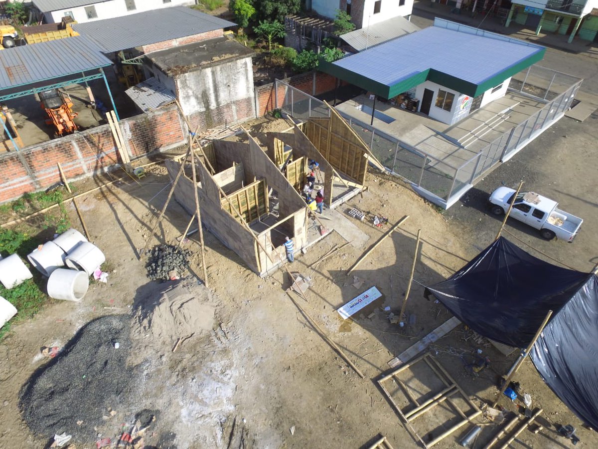 INBARofficial's tweet photo. For the last few weeks, a team of six workers in #Ecuador, some of whom have never worked with #bamboo before, have been building the first ever prototype for this earthquake resistant, affordable house using traditional materials. #BuildWithBamboo #ThinkBamboo @inbarlac https://t.co/qUO3KlEv63