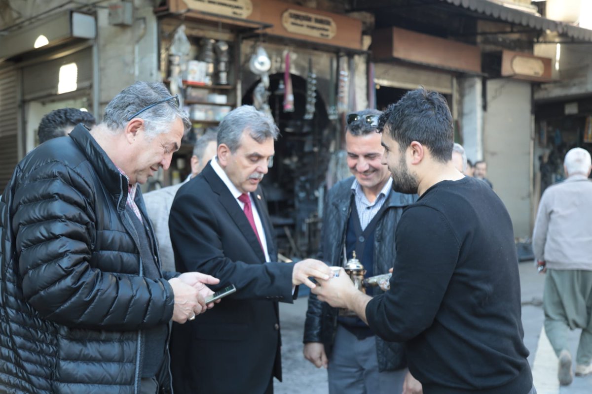 zabeyazgul's tweet photo. Yeni güne Kazancı pazarı, Demirci pazarı ve çarşı esnafını ziyaret ederek başladık. Tüm esnaf kardeşlerime hayırlı ve bereketli bol kazançlar diliyorum. https://t.co/ifvD0vrFXT