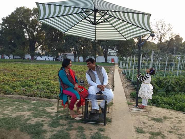 vijaykbandhu's tweet photo. आज शादी के 15 वर्ष हो गये। माता पिता के आर्शीवाद ,बहनो के स्नेह ,हमसफर का सुहाना  साथ, पारिवारिक सदस्यो का सहयोग ,बच्चे की किलकारिया ,मित्रो व शुभचिंतको  की  सद् भावना ,अटेवा /nmpos के लाखाे सदस्यो का संघर्ष मे सहभागिता वीते वर्षो का पता ही नही चलने दिया । https://t.co/7lIp10lc7m
