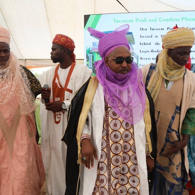 AdronHomes's tweet photo. It was all fun at our Manhattan Park and Gardens this Easter!!! The Emir of Uke graced the occasion with his presence. #eastertoremember #adroneasterpromo #easter #owanbeparries #tuesday #tuesdaymotivation #adroncares https://t.co/Ey2vt1lven
