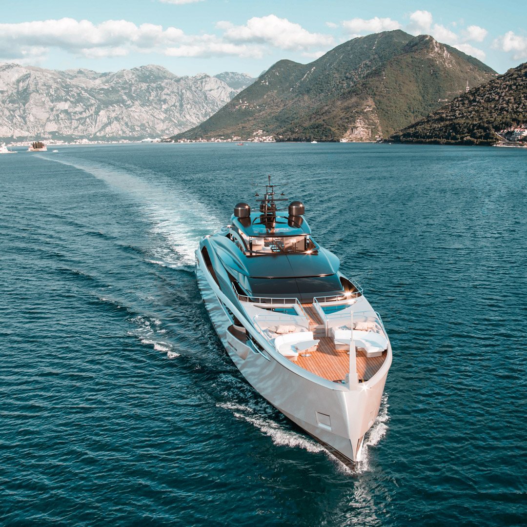 Rossinavi's tweet photo. “If you want to build a ship, don't drum up people to collect wood and don't assign them tasks and work, but rather teach them to long for the endless immensity of the sea” - Antoine de Saint-Exupery
https://t.co/RoWhxzQJye
#rossinavi #Infinity4 @campernicholson https://t.co/iddsQRsGiu