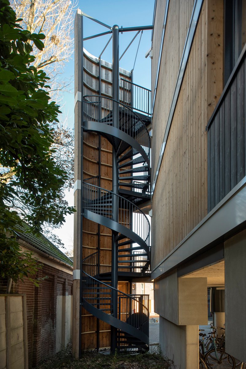 Hilversum het Noordse Bosje. De uitvoering was dan wel in 2017, maar vandaag de dag is ook dit een project waar we met trots op terugkijken. De foto's liegen er niet om, dit is een stukje vakmanschap dat wij als bedrijf graag uitdragen!

Klik hier:
jonkers-bouwmetaal.nl/nieuws/het-noo…