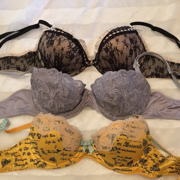 SubscriptionGrl's tweet photo. So good I had to share! Check out all the items I'm loving on @Poshmarkapp #poshmark #fashion #style #shopmycloset #express #freepeople #victoriassecret: https://t.co/NMNHc06UDx https://t.co/8Vj1n951GZ