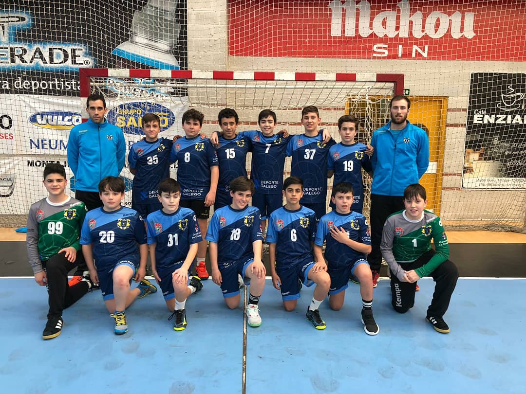 balonmancangas's tweet photo. Os rapaces infantís xogan a súa Fase Final en Pontevedra. Debutan ante o organizador:

🗓️ Venres 26/04
⌚20.30h.
🆚 @ClubCisneBalonm.
🏟️ CEIP Príncipe Felipe.

Moita forza rapaces!! 💪💥 https://t.co/CrGvZllnoP