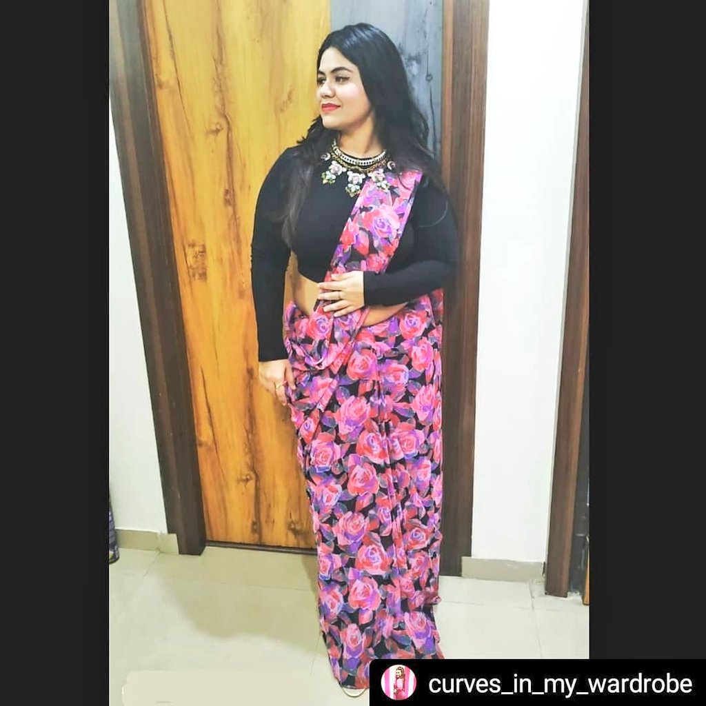 LokaJewels's tweet photo. ENCHANTRESS 💞

Stylist &amp; curator @yogita_s_sharma knows exactly how to rock an attire with quirk.Seen here adorning our signature Lokajewels statement neckpiece ,we love how she has created a whole new look ❤️
.......Repost

#styleinspo #jewelrylovers #ootdStyle #happiness https://t.co/hKU24thweU
