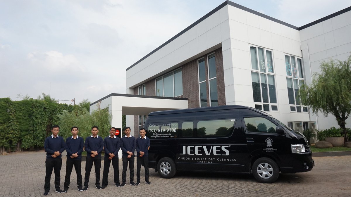 jeevesindonesia's tweet photo. We would like to introduce our Pick-up &amp; Delivery Service Team. They are ready to collect and deliver from the most convenient location for you. We are available to serve you in Jakarta, Tangerang and Bekasi. 
For more information, 
please contact : 0818-1818-3337

#drycleaner https://t.co/4TntHvK0kt