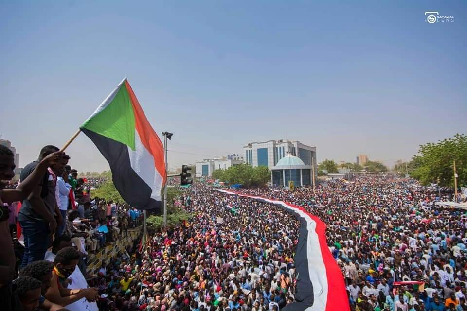 المجلس الكيزاني بي قيادة الكوز زين العابدين يريد ان يفرض علي الشعب واحزاب الفكة بالقوة 
حقيقه يجب ان يعرفه الكوز زين العابدين 
انا الممثل الوحييد للثورة والناطق الرسمي للعشب هو قوي اعلان الحريه والتغيير 
ولن نرضي بأي حزب رضع من ثدي الكيزان
#اعتصام_القياده_العامه