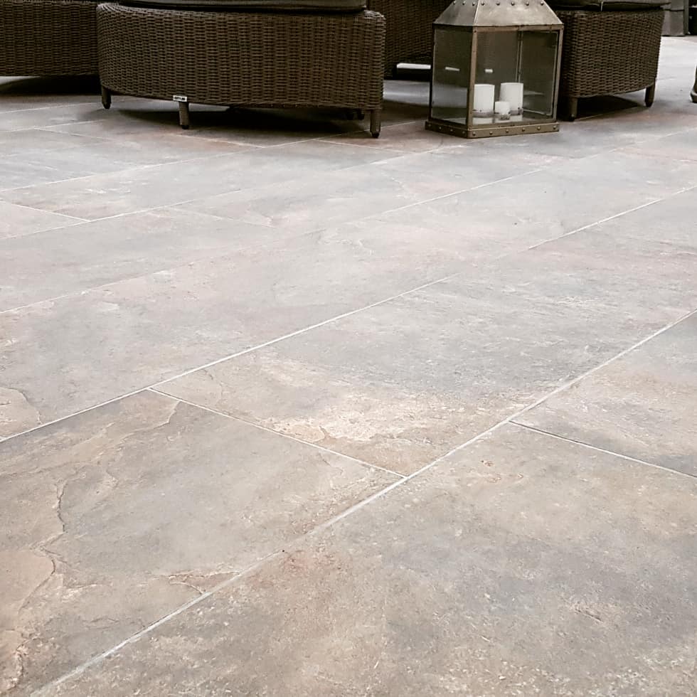 We are delighted with this new Ardesie Taupe display in our showroom. The latest addition to our porcelain stoneware collection is inspired by natural slate and characterised by a welcoming and exclusive feel. Perfect for those contemporary designs. #exteriordesign #porcelain