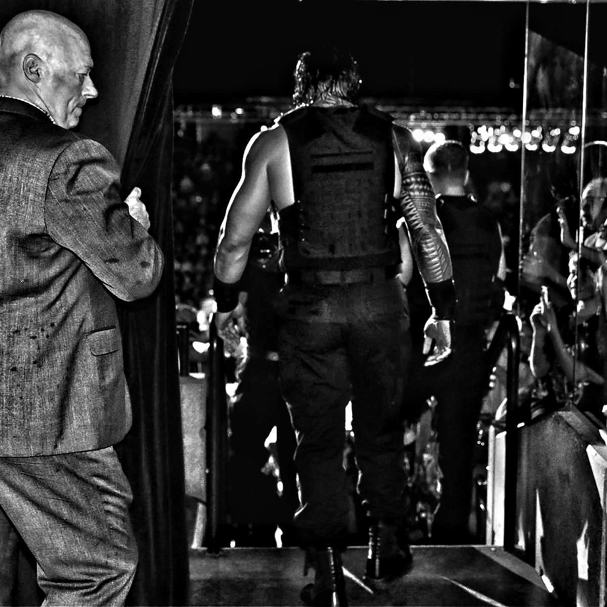 lRomanReignsl's tweet photo. Go behind the scenes for The Shield's Final Chapter: photos 2

#TheShieldsFinalChapter #TheShield #RomanReigns #ThankYouShield https://t.co/11w8aMt5t2