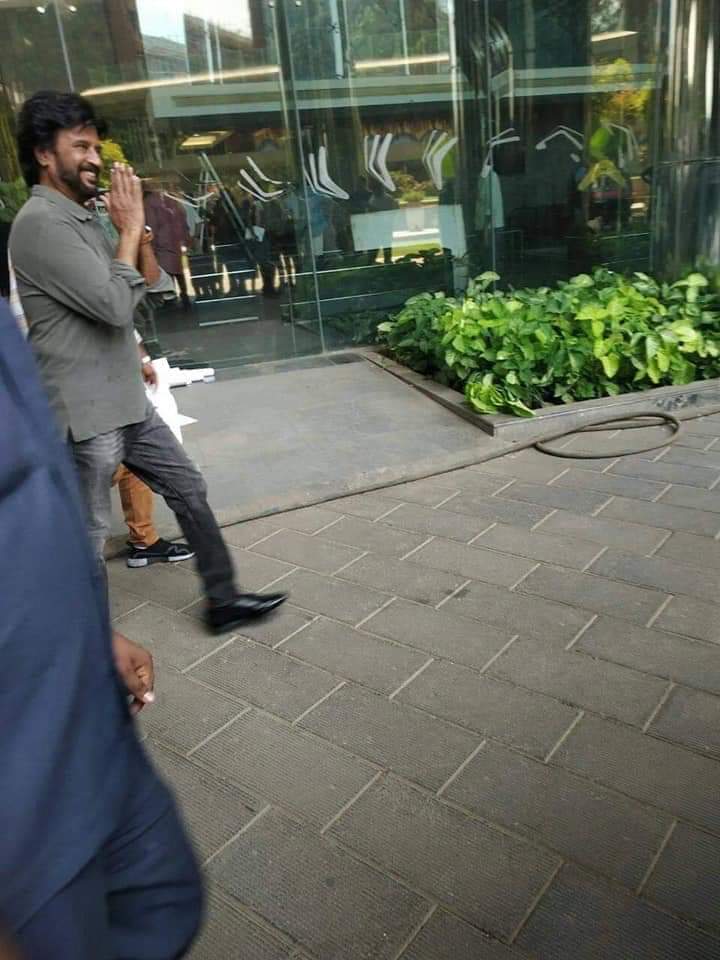 ilanchoorian2's tweet photo. #Darbar shooting spot in #Mumbai ! #Superstar #Rajinikanth #ARMurgadosss #DarbarPongal2020 #darbarfirstlook #IdhuThalaivarinDarbar #Thalaivar167 https://t.co/zKp6XpNxTU