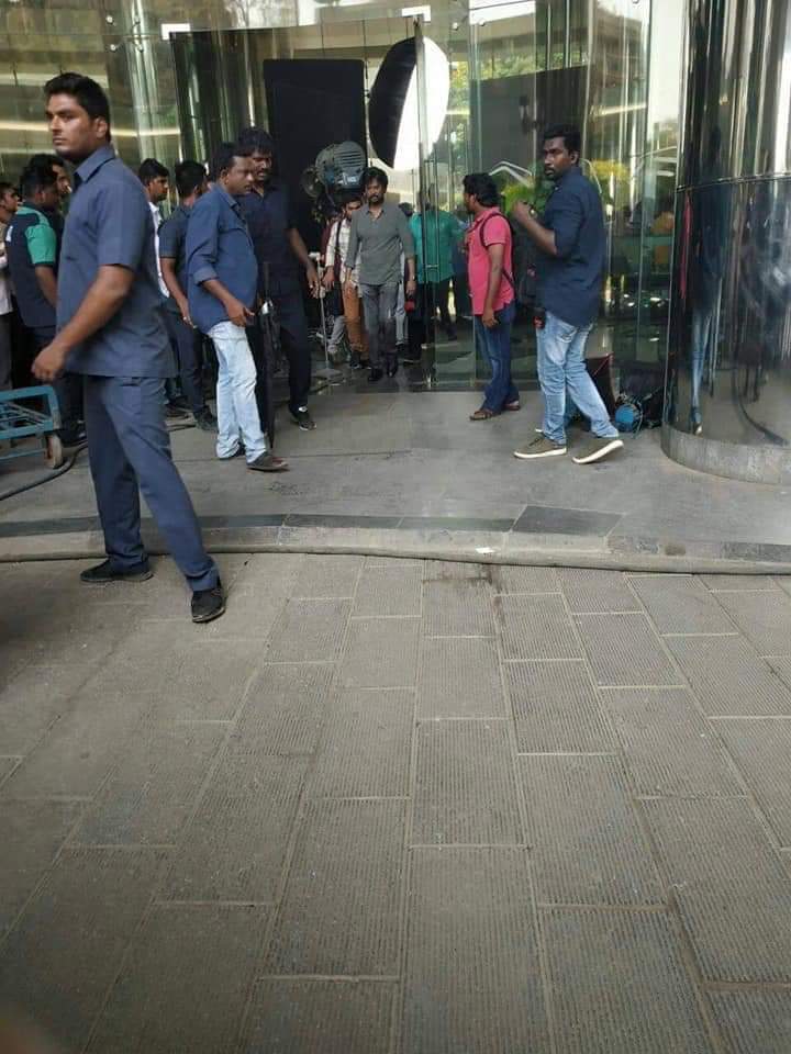 cinemaparvaicom's tweet photo. #Darbar shooting spot in #Mumbai !
#Superstar #Rajinikanth #ARMurgadosss #DarbarPongal2020 #DarbarFirstLook https://t.co/X0mpjiZkyb