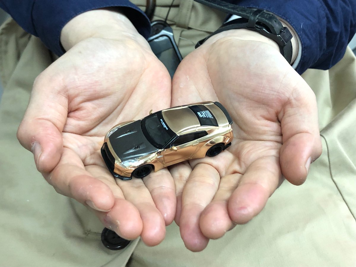 大人気 1/64スケール MINI GTシリーズより、ゴールドが目をひく LB