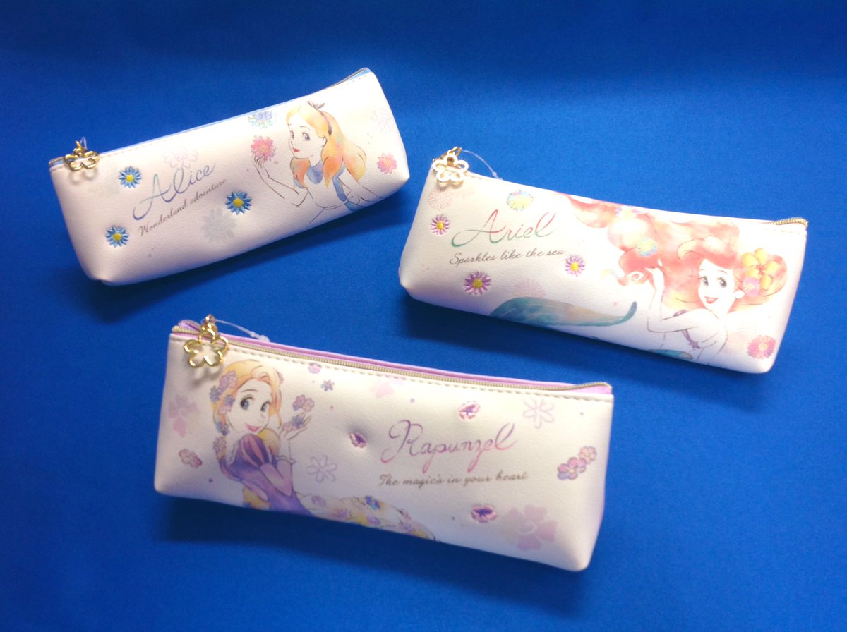 玩具と文具 あさだ V Twitter 新発売 My Little Dream ステーショナリー ゴールド花型マスコットスラスが付いたペンケース ペンポーチ かばんにも入る小さめサイズa5 3インデックスクリアファイル レターセット入荷しました ディズニー プリンセス