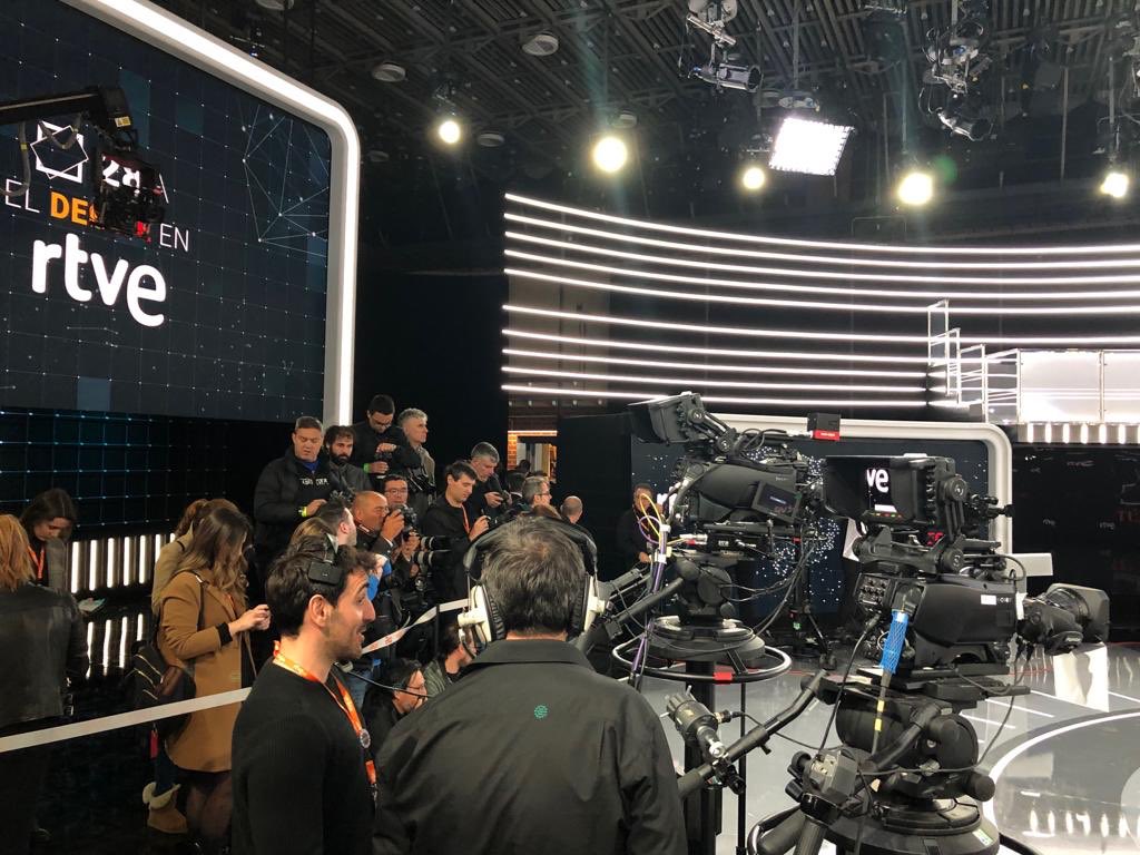 franllorente's tweet photo. Enhorabuena a todos los fantásticos profesionales que hicieron posible un #DebateEnRTVE histórico!
#Rtvedetodos @CdItve @MujeresRtve https://t.co/N44nLBOUCF
