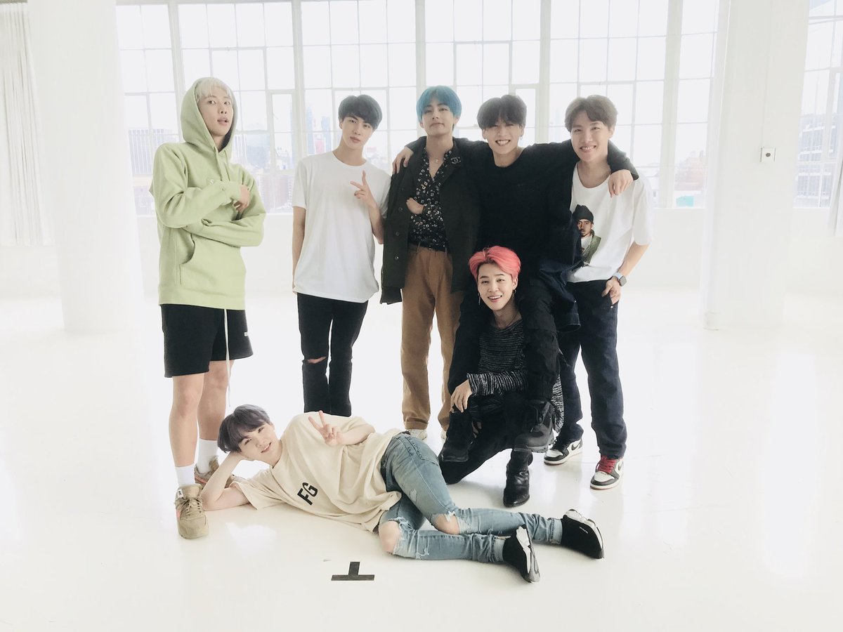 yulya_pak5's tweet photo. Арми , давайте мы сможем💜💙
#BBMAsTopSocial BTS @BTS_twt https://t.co/9OYBw2O5ZI