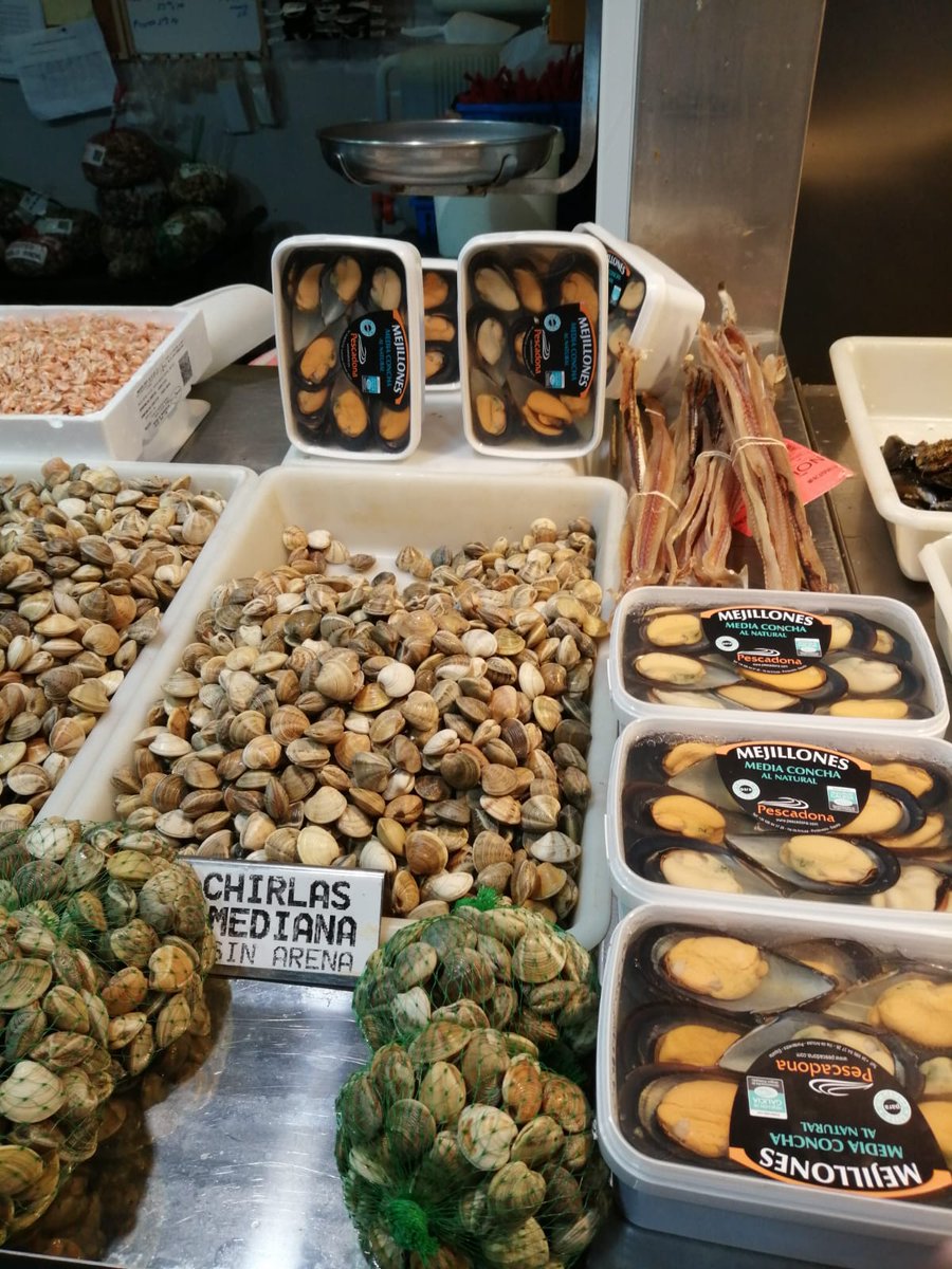 Mariscoscdlaluz's tweet photo. Recordad la gran variedad de #productos #frescos, la encontraréis en el #puesto49 del @MercadodelCarme https://t.co/rbshbBvC38