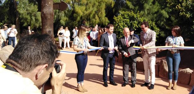 El <a href="/RanchoTexasPark/">Rancho Texas Park</a> inaugura con éxito su nuevo Aula Medioambiental
cronicasdelanzarote.es/El-Rancho-Texa…