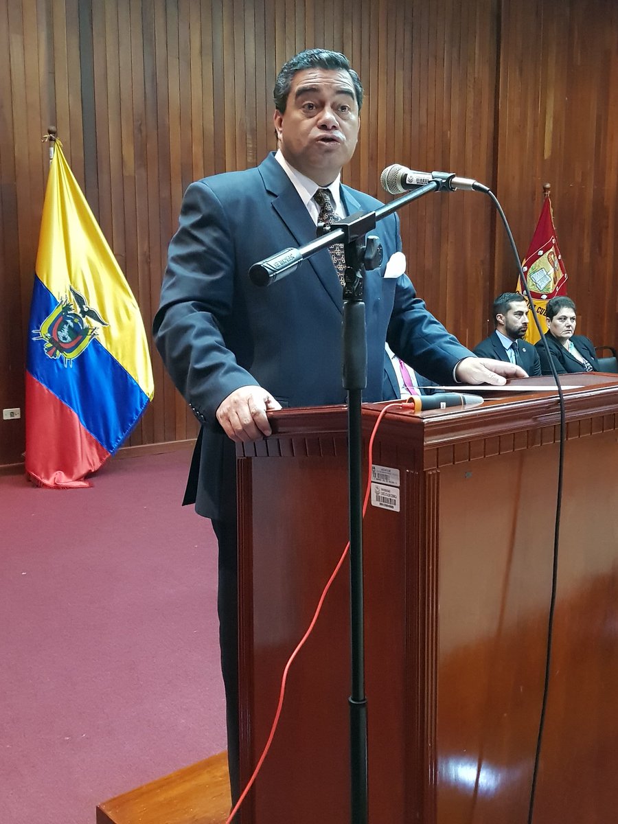 ciec2019's tweet photo. El propósito de #CIEC2019 es brindar los conocimientos necesarios acerca de la escritura científica y la investigacion, para la @UCatoCuenca es importante este tipo de encuentros ya que contribuirá al mejoramiento del manejo editorial y publicaciones. https://t.co/VOcjS8LIie