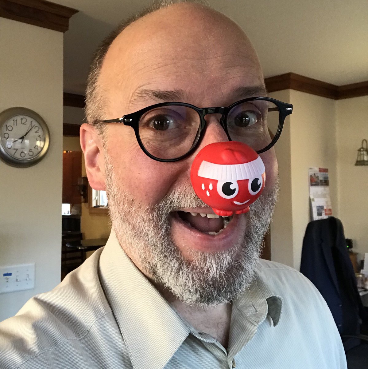 VOKristo's tweet photo. Always fun when the work you do helps others. Proud to voice Red and Rusty for a PR vid for @rednosedayusa and @walgreens. Get your noses on! #herohighfive #noseson #rednose https://t.co/zg4eNv3uWk