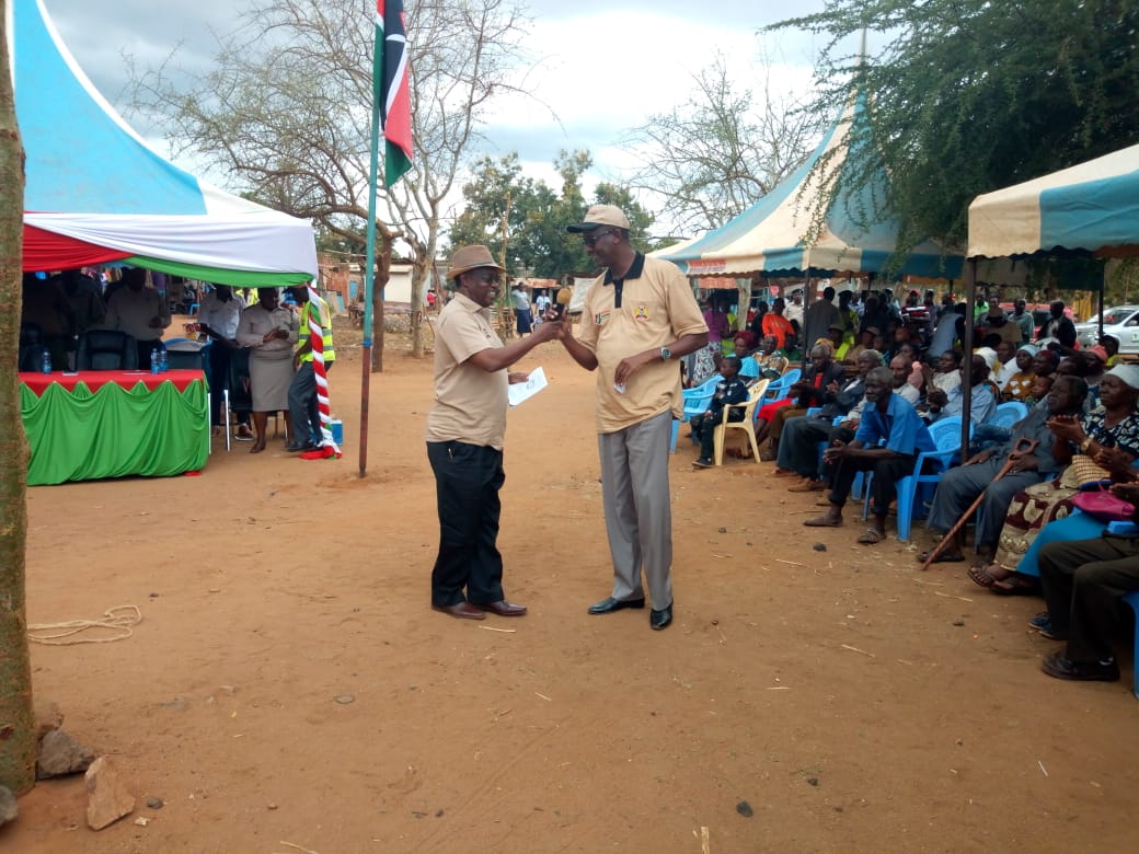 Planning PS Dr Julius muia with makueni cc Mohammed Maalim during the monitoring of huduma namba registration at Kinyambu,kibwezi subcounty Makurni County today.
