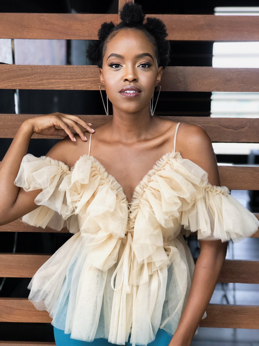 ThisisEss's tweet photo. A girl and her crown. 👑 

Hair: @charliewams254 
Makeup: @kesholulz 
Styling: @ojwastyling 
Top: @_kawaii_ke 
Location: @parkinn 
Filming: @LivingwithEss https://t.co/3ufUU7jr40